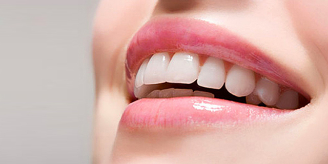 Ceramic veneers and dental bonding at Dental Home Goregaon
